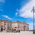 Piazza Unita House Apartmán